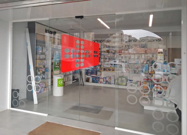 Puertas automáticas de cristal en Vigo - Persianas Jumar